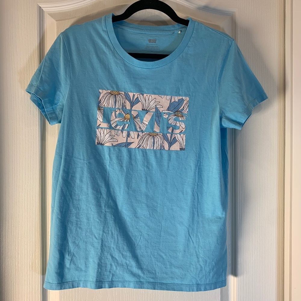 Levi's Floral Graphic Tee – Sky Blue Cotton T-Shirt (Women's M) Casual Everyday